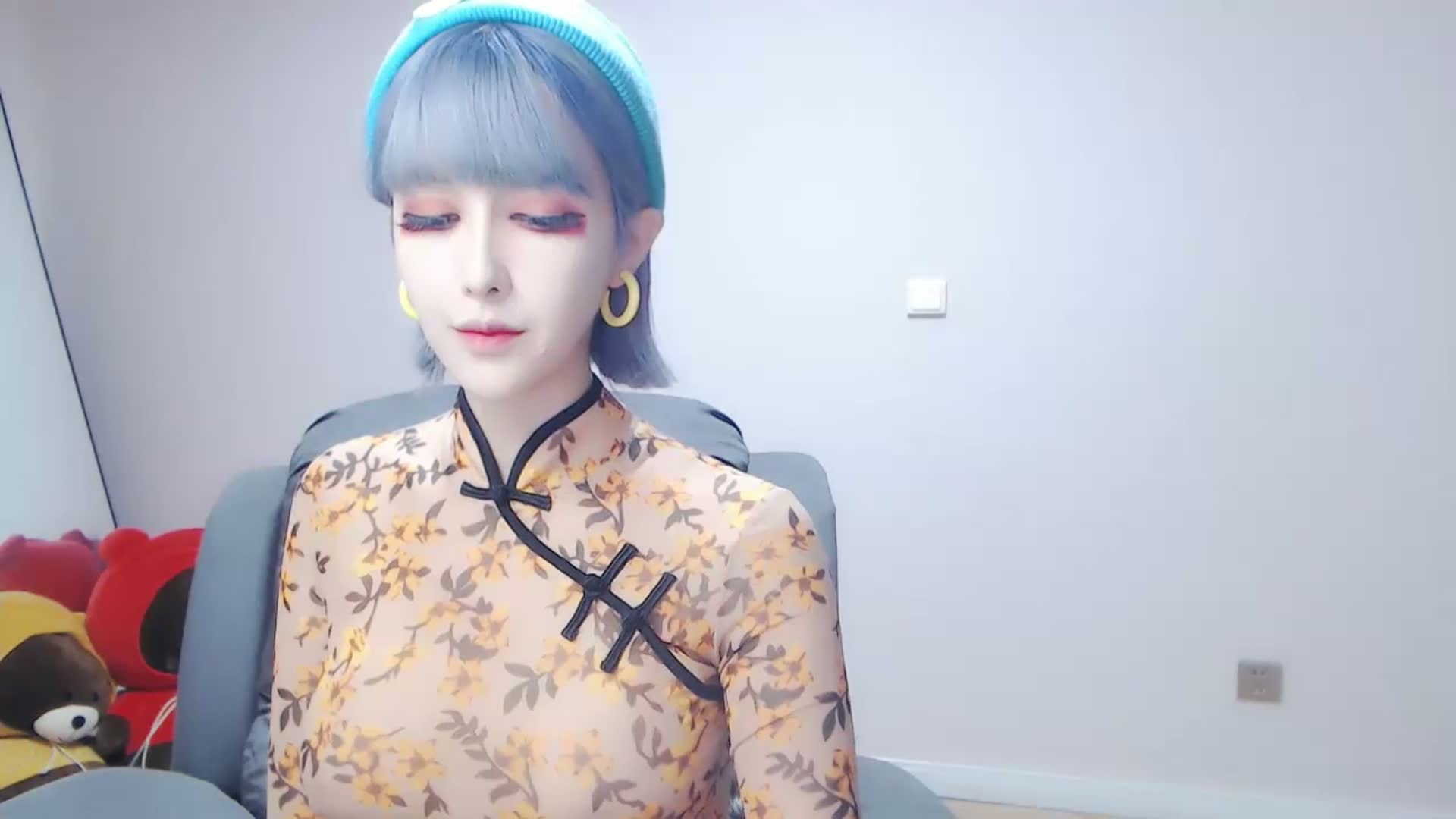 高颜值主播 #黛米 超敏感 刚玩乳夹 奶头就翘起来咯 004