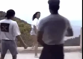 쫓기다가 결국